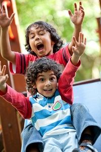 2 kids playing outside